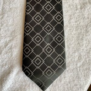 Men’s 100% polyester tie.
